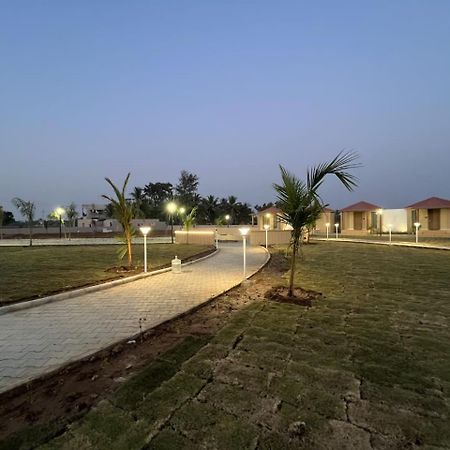 Shree Jalaram Resort Kodae Екстер'єр фото