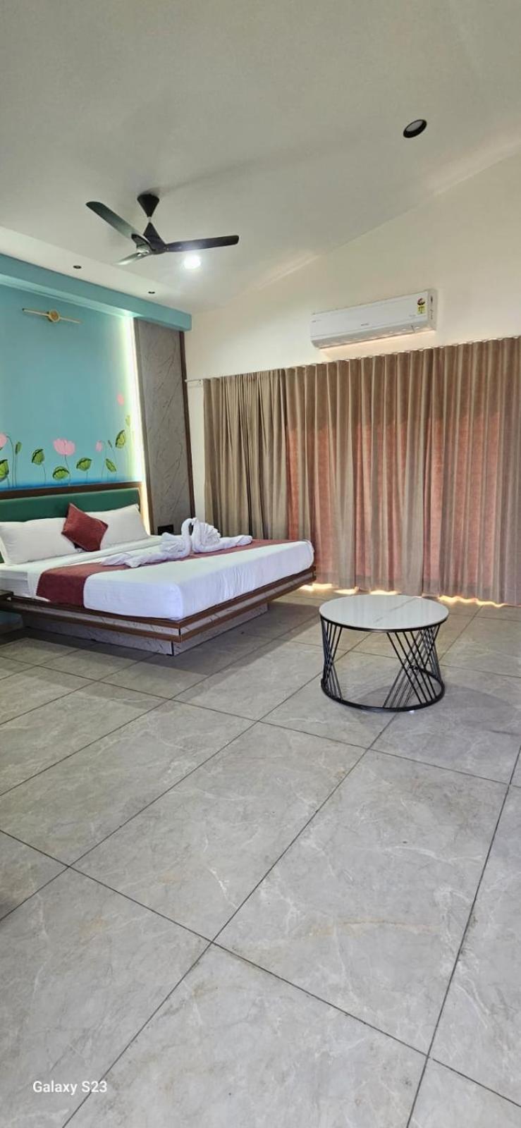 Shree Jalaram Resort Kodae Екстер'єр фото