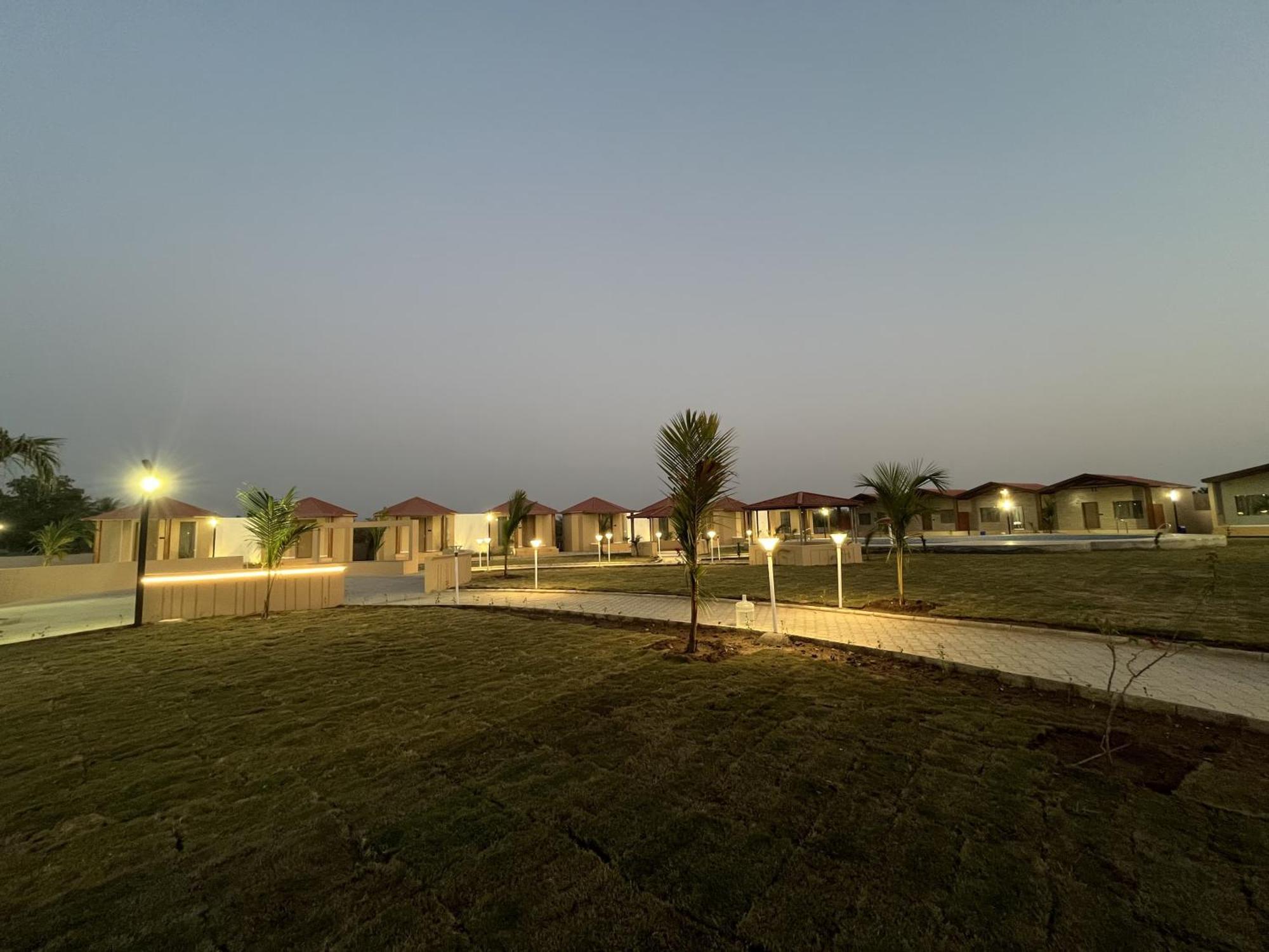 Shree Jalaram Resort Kodae Екстер'єр фото