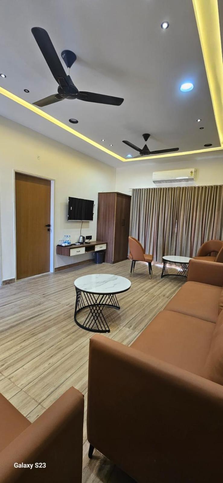 Shree Jalaram Resort Kodae Екстер'єр фото