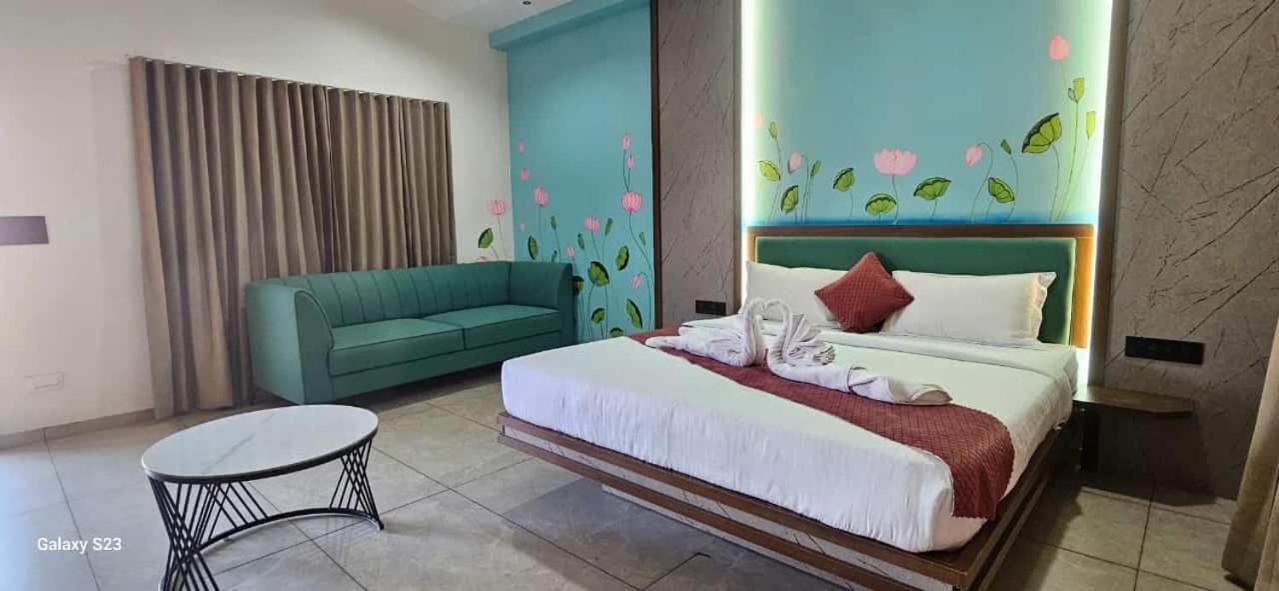 Shree Jalaram Resort Kodae Екстер'єр фото